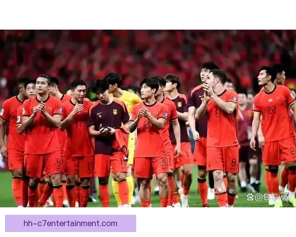 中国男足主场失利日本无缘18强赛引发球迷热议 中国男足主场失利日本无缘18强赛引发球迷热议